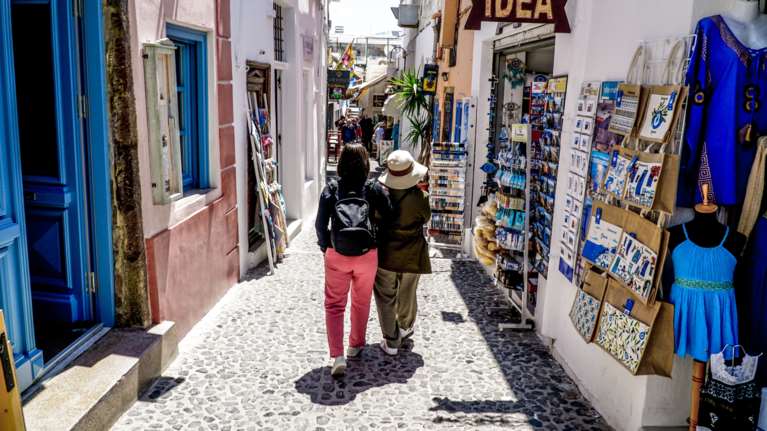 Ποιοι τουριστικοί προορισμοί στην Ελλάδα είναι φουλ και πoιοι έχουν μείνει... πίσω