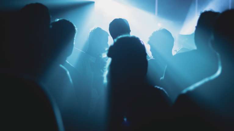 Κορονοϊός - Θεσσαλονίκη: Κοινό μυστικό τα... υπόγεια πάρτι σε καταστήματα