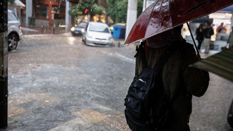 Meteo: Βροχές και καταιγίδες από το μεσημέρι – Ποιες περιοχές θα πληγούν