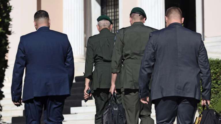 Έκτακτο ΚΥΣΕΑ για τη Μέση Ανατολή: Το σχέδιο εκκένωσης Ελλήνων από τον Λίβανο και το μεταναστευτικό