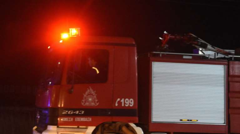 Φωτιά σε εστιατόριο στη Λεωφόρο Αμφιθέας - Επί τόπου η Πυροσβεστική [βίντεο]