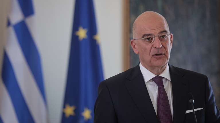 Δένδιας με το βλέμμα στην Τουρκία: Ο επανεξοπλισμός της Ευρώπης θα πρέπει να γίνει με χώρες που σέβονται την ΕΕ