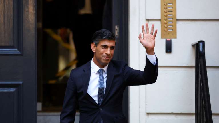 Βρετανία: Το &quot;μικρό λαθάκι&quot; πληρώνεται - Πρόστιμο στον πρωθυπουργό Σούνακ γιατί δε φορούσε ζώνη στο αυτοκίνητο