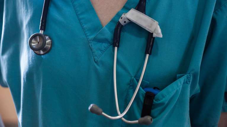 Ραγάδα πρωκτού: Ποια τα αίτια, τα συμπτώματα και η θεραπεία