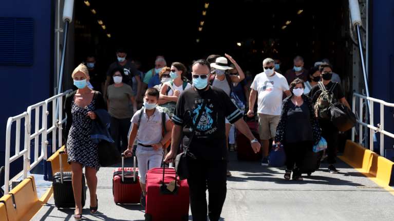 Επιστρέφουν οι τελευταίοι αδειούχοι του Αυγούστου - Ομαλή η κίνηση στις εθνικές οδούς και στα λιμάνια