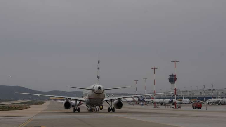 Μυτιλήνη: Συναγερμός μετά από ένδειξη για φωτιά σε αεροσκάφος – Με ασφάλεια αποβιβάστηκαν οι επιβάτες