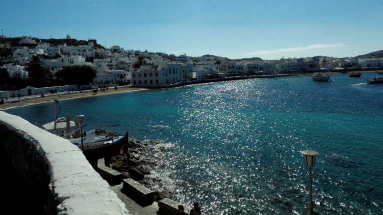 Μύκονος: &quot;Εξαιρετικά κρίσιμη&quot; η κατάσταση μετά το κρούσμα κορονοϊού- Εκκληση να μείνουν οι κάτοικοι στα σπίτια τους