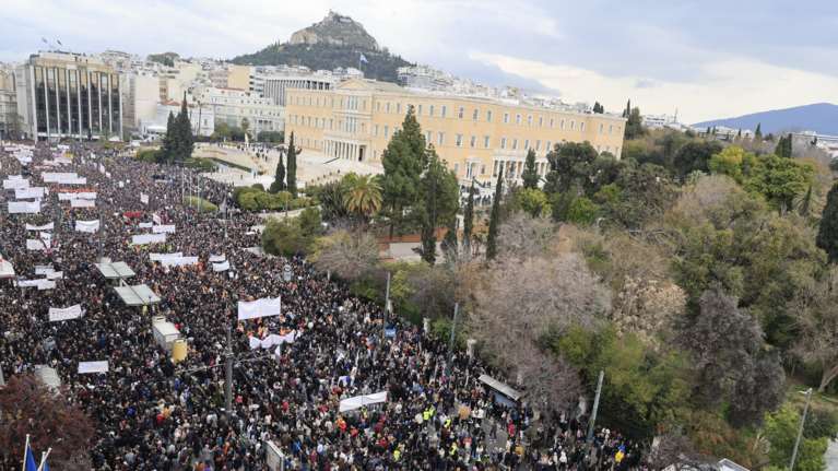 Τέμπη: Ελεύθεροι οι 7 από τους 14 που συνελήφθησαν πριν τη συγκέντρωση της Παρασκευής - Αναβλήθηκε η δίκη των μελών του Ρουβίκωνα