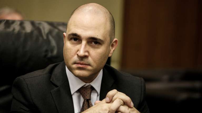 Ο Μπογδάνος ζητά νέα &quot;συγγνώμη&quot; για τα ονόματα νηπίων αλλά εμμένει στις απόψεις του για το μεταναστευτικό