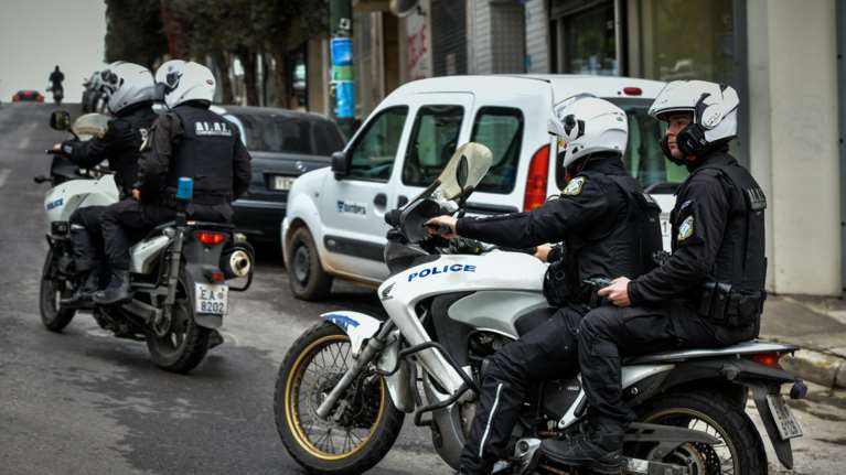 Σύσκεψη υπό τον Θεοδωρικάκο για την ενίσχυση της ασφάλειας σε όλη τη χώρα - Αυξάνονται οι αστυνομικές περιπολίες