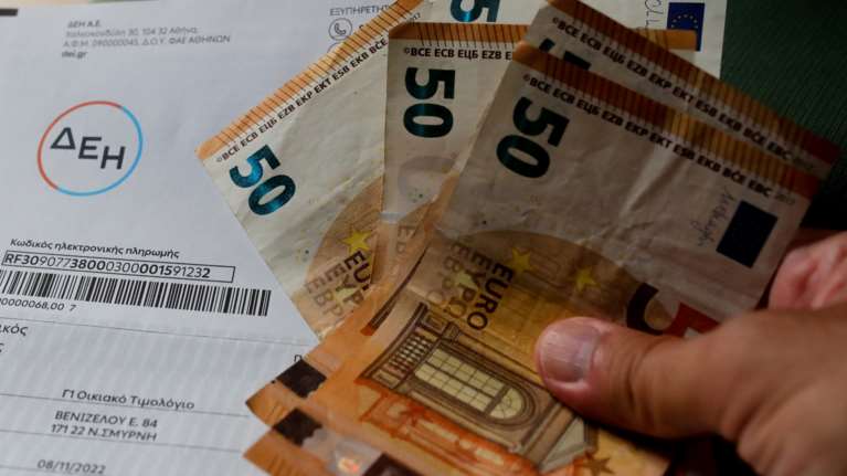 ΔΕΗ: Νέα ρύθμιση για όσους έχουν ανεξόφλητους λογαριασμούς - &quot;Κούρεμα&quot; χρέους και 6 δόσεις