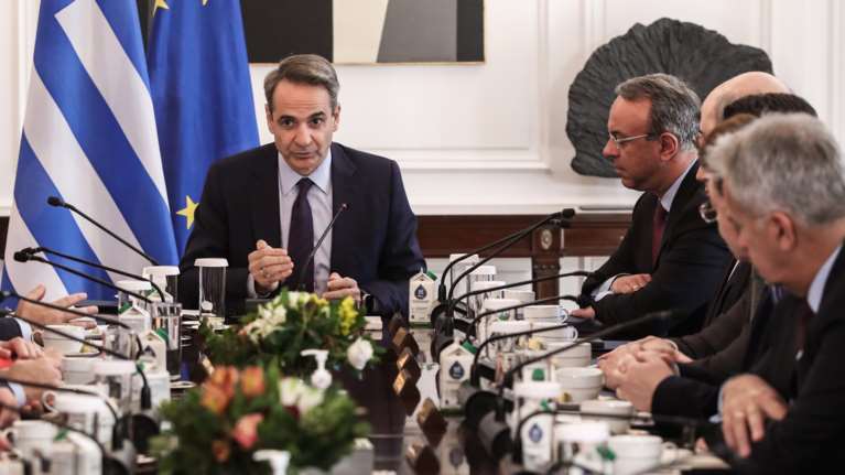 Σε βαρύ κλίμα η συνεδρίαση του υπουργικού: Μέτρα στήριξης των οικογενειών των θυμάτων - Ανησυχία για τα γκάλοπ