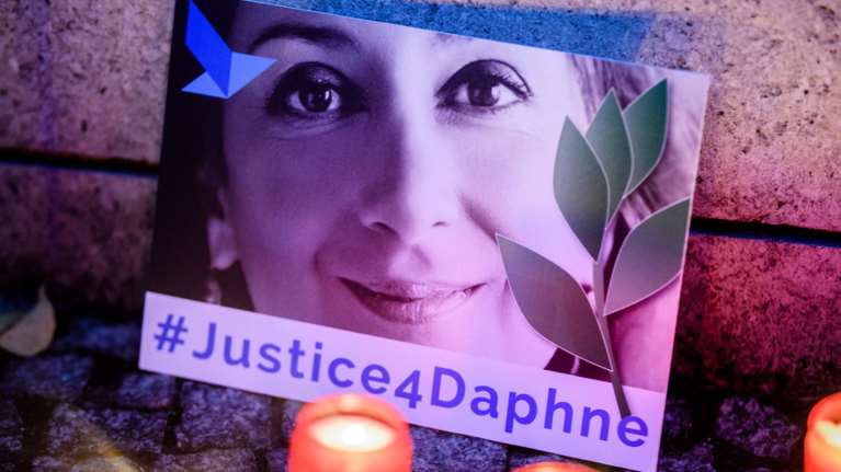 Δολοφονία Γκαλιζία: Στη φυλακή για 15 χρόνια ο ένας από τους τρεις κατηγορούμενους για τον θάνατο της Μαλτέζας δημοσιογράφου