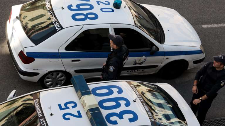 Πυροβολισμοί έξω από το ΚΕΠ στο Κορωπί - Ενας τραυματίας