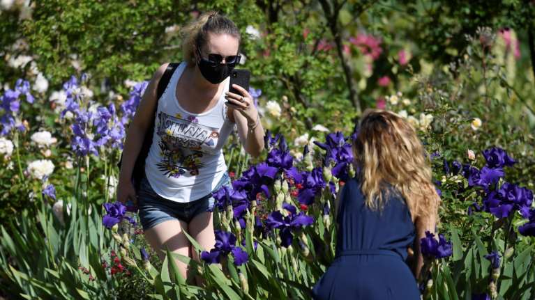 Βρετανία: 160 νεκροί το τελευταίο 24ωρο - "Να μάθουμε να ζούμε με τον ιό για μήνες ή χρόνια" είπε ο καθηγητής Βαν Ταμ