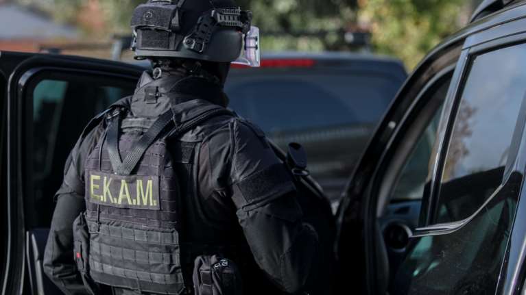 Σε... live streaming καταδιώξεις, συμπλοκές και επιθέσεις - Έρχονται 2.000 κάμερες σε αστυνομικούς και 400 σε περιπολικά