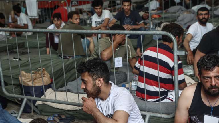 Ναυάγιο στην Πύλο: Ξεκινά η μακάβρια διαδικασία ταυτοποίησης νεκρών και αγνοουμένων - Στη Μαλακάσα οι διασωθέντες