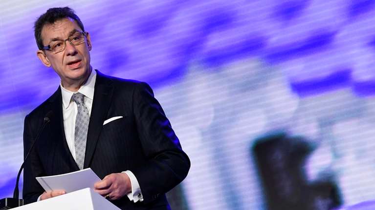 &quot;Προσγείωση&quot; από Μπουρλά: Απαραίτητη η τέταρτη δόση του εμβολίου για τον κορονοϊό