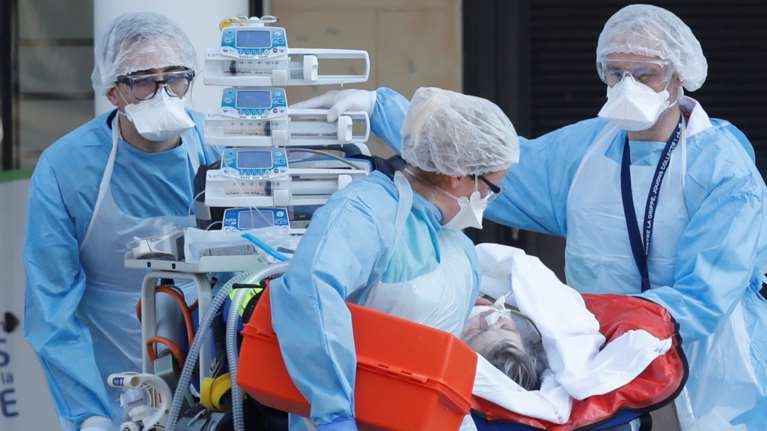 Κορονοϊός: Δράμα και στη Γαλλία - 365 θάνατοι σε μία ημέρα - Νεκρό 16χρονο κορίτσι