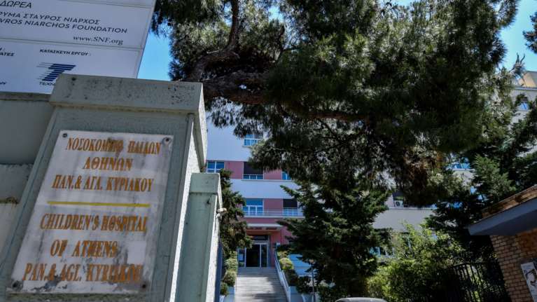 Καρδίτσα: Με σοβαρά εγκαύματα 12χρονος - Έριξε οινόπνευμα στο τζάκι  - Νοσηλεύεται διασωληνωμένος στο Παίδων