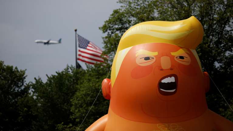 Πού κατέληξε το... φουσκωτό μπαλόνι μωρό Τραμπ με την πάνα