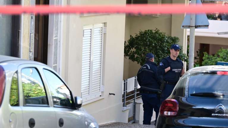 Ηλιούπολη: Όλα δείχνουν ότι ο 36χρονος σκότωσε τη μητέρα του και αυτοκτόνησε - &quot;Από τη γυναίκα έλειπε το μισό κρανίο&quot;