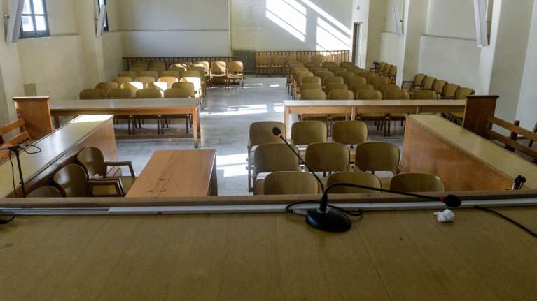 Βόλος: Πρόστιμο 500 ευρώ σε 14χρονη μάρτυρα περιστατικού μπούλινγκ σε σχολείο, επειδή δεν πήγε στο δικαστήριο