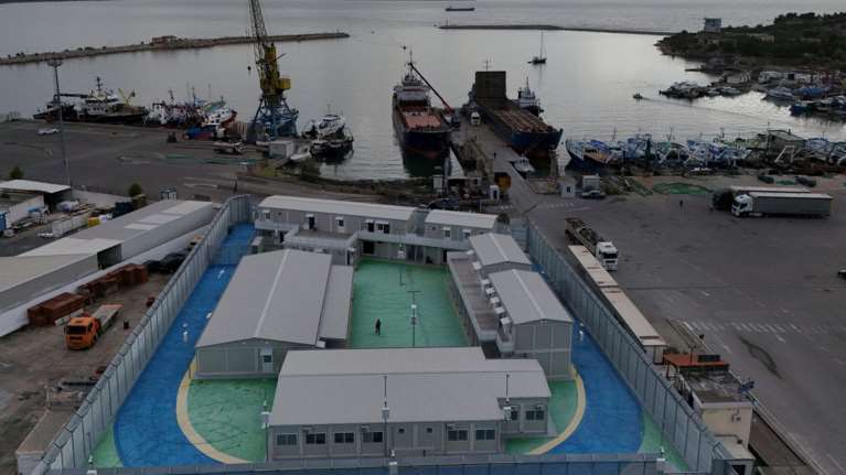 Αλβανία: Αυτές είναι οι δύο δομές που έχτισε η Ιταλία για να στέλνει τους μετανάστες - Στα 670 εκατ. ευρώ το κόστος [εικόνες]
