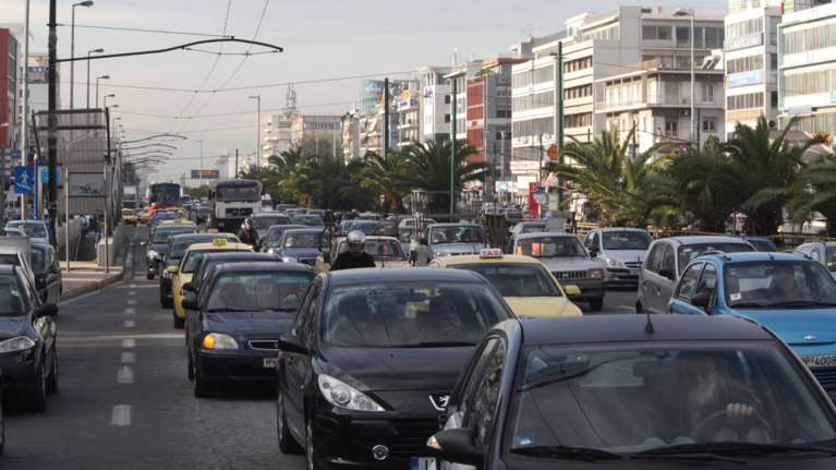 Επέστρεψε με τους εκδρομείς και το μποτιλιάριασμα στους δρόμους της Αθήνας - &quot;Έμφραγμα&quot; στην Κηφισίας - Δείτε live την κίνηση