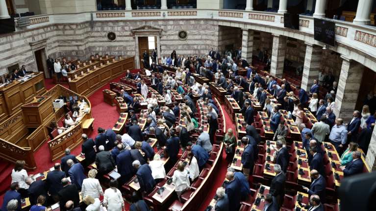 Ψηφίζεται σήμερα το νομοσχέδιο για την ψήφο των Ελλήνων του εξωτερικού - Η στάση όλων των κομμάτων