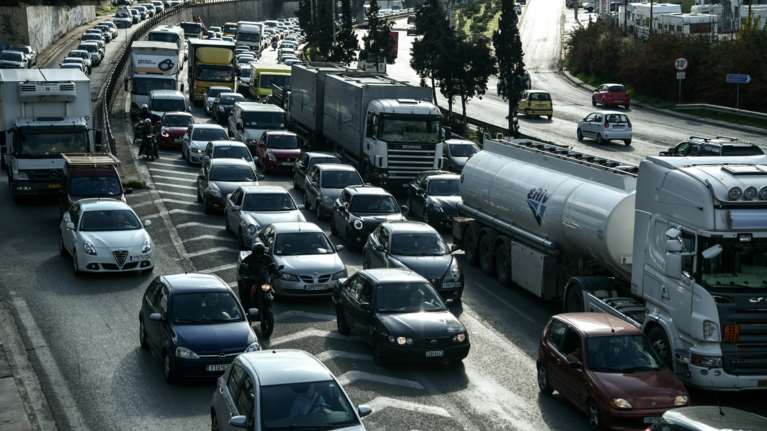 Κίνηση στους δρόμους: Στο &quot;κόκκινο&quot; ο Κηφισός - Πού υπάρχουν προβλήματα
