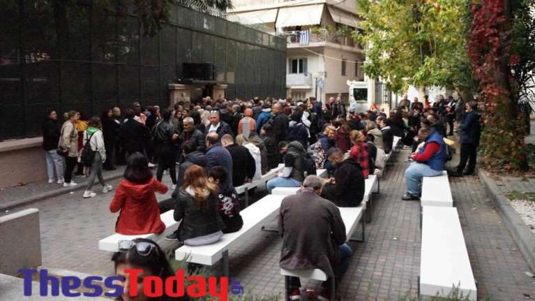 Θεσσαλονίκη: Ουρές Τούρκων στο σπίτι που μεγάλωσε ο Κεμάλ Ατατούρκ - Γέμισε τουριστικά λεωφορεία η πόλη [εικόνες - βίντεο]