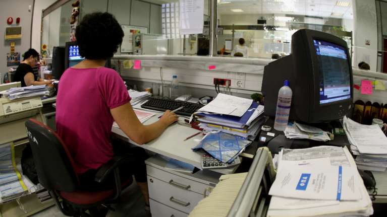 Φύλλο και φτερό από την εφορία κινήσεις λογαριασμών, δάνεια, ασφάλιστρα και κάρτες