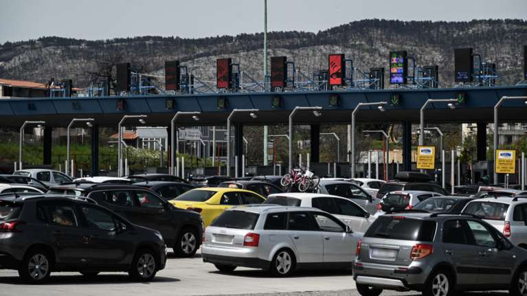 Εξοδος Πρωτομαγιάς: Δραπετεύουν για το τριήμερο οι Αθηναίοι - Πάνω από 43.000 ΙΧ έφυγαν από την πρωτεύουσα [Βίντεο]