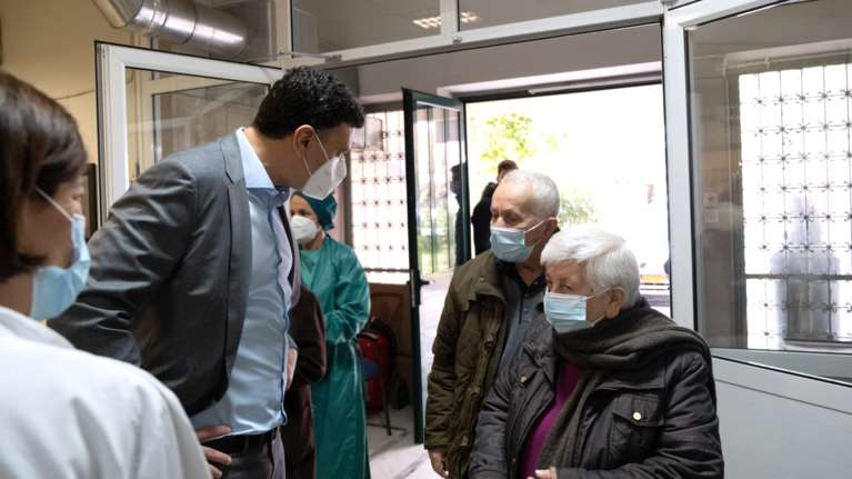 Κικίλιας: Οι εμβολιασμοί γίνονται οργανωμένα και με σεβασμό στον πολίτη - Εξασφαλισμένη η β&#39; δόση για όλους