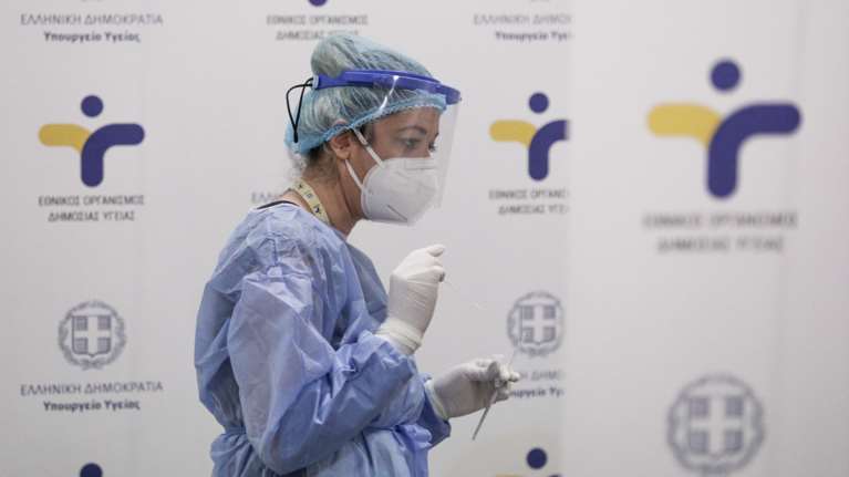 Μετάλλαξη Δέλτα: Γιατί οι εμβολιασμένοι μπορούν και αυτοί να μεταδώσουν τον κορονοϊό