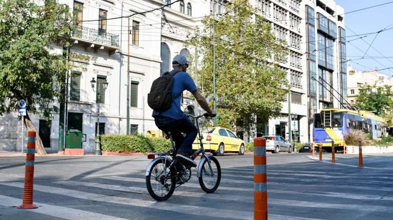 Lockdown: Γιατί δεν επετράπη η μετακίνηση από δήμο σε δήμο - Η εξήγηση της Επιτροπής