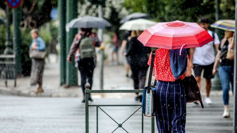 Επελαύνει η κακοκαιρία: Ισχυρές βροχές, χαλαζοπτώσεις και καταιγίδες και σήμερα - Έπεσαν πάνω από 31.000 κεραυνοί