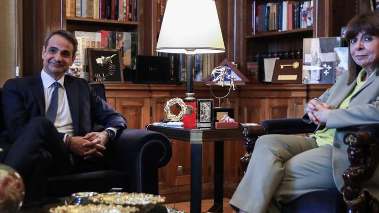 Μητσοτάκης σε Σακελλαροπούλου: Σας επιστρέφω το απόγευμα τη διερευνητική εντολή - Εκλογές στις 25 Ιουνίου