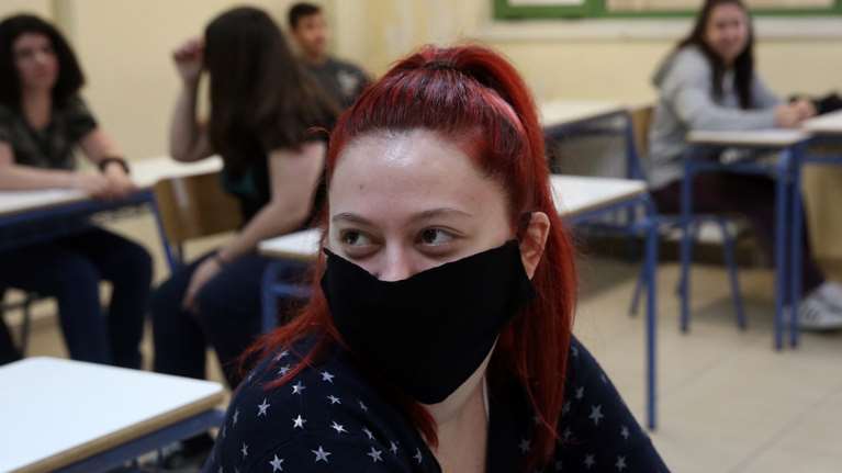 Έναρξη σχολείων στις 7 Σεπτεμβρίου με μάσκες και σε βάρδιες - Να ανοίξουν αργότερα προτείνει μελέτη του ΑΠΘ