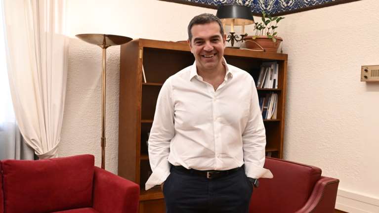 ΣΥΡΙΖΑ: Το μυστήριο της καθυστερημένης παρέμβασης Τσίπρα - Γιατί δεν θέλησε να αποτρέψει την αποχώρηση της &quot;Ομπρέλας&quot;