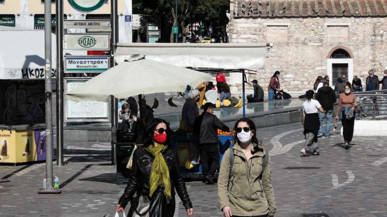 Κορονοϊός: Μικρή κάμψη στα κρούσματα σήμερα - Κοντά στις 2200 οι νέες λοιμώξεις