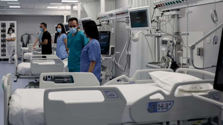 Κορονοϊός: Αυξήθηκαν στους 276 οι διασωληνωμένοι - 638 νέα κρούσματα σήμερα και 25 θάνατοι