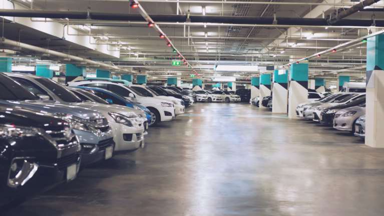 Απλησίαστες και οι θέσεις στάθμευσης στην Αθήνα: Εως 90.000 ευρώ για αγορά - Έως 250 ευρώ τον μήνα για ενοικίαση