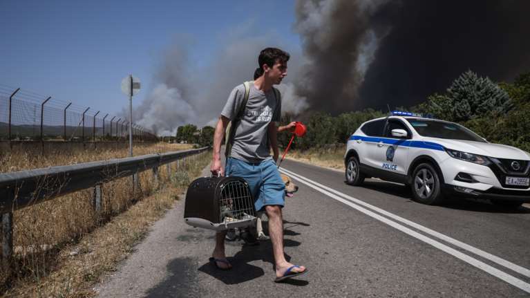 Φωτιά στη Βαρυμπόμπη: Συγκλονιστικές μαρτυρίες από τον τόπο της καταστροφής