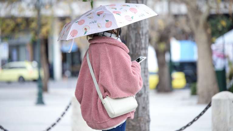 Με δύο πρόσωπα ο καιρός το Σαββατοκύριακο: Ερχεται βαρομετρικό χαμηλό από την Αφρική - Πού θα βρέξει