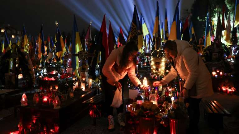 &quot;Μαύρη&quot; επέτειος: Δύο χρόνια από τη ρωσική εισβολή στην Ουκρανία - Ο βαρύς φόρος αίματος