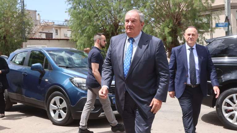 Τιμητική διάκριση από τους Κινέζους στον Κώστα Καραμανλή - Ενώ η Κίμπερλι &quot;γκρινιάζει&quot; για την Cosco στον Πειραιά