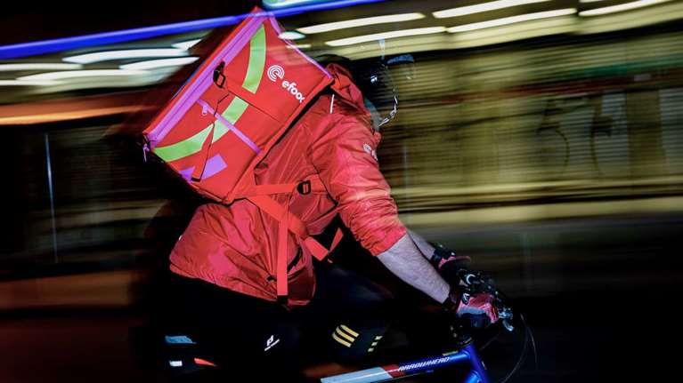 E- food: Σε κινητοποιήσεις προχωρούν οι διανομείς - Μοτοπορεία την Τετάρτη στο Πεδίον της Άρεως