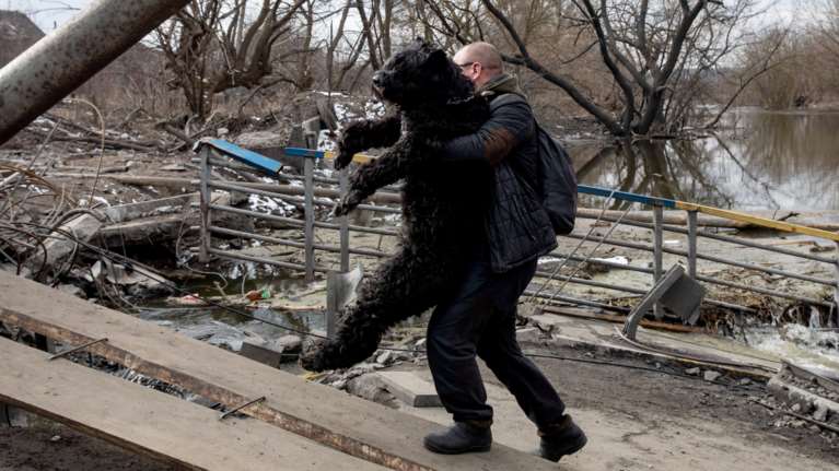 Ουκρανία: Ελπίδες να τηρήσει η Ρωσία την κατάπαυση πυρός για να ανοίξουν οι ανθρωπιστικοί διάδρομοι
